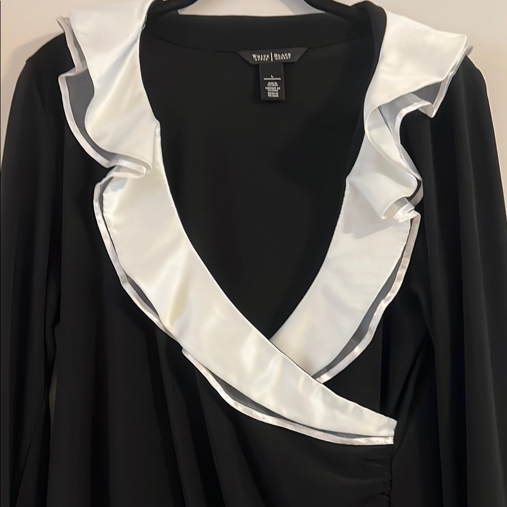 White House Black Market Elegant Black Top with White Accent Trim Size L - Picture 4 of 13